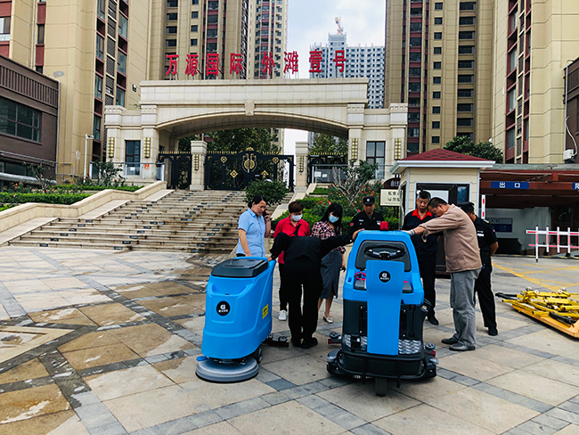  鼎潔盛世洗地機(jī)助力小區(qū)停車場，零差評57